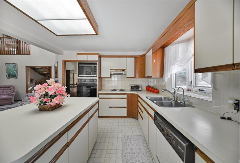 919 Crescent, 3 Bedrooms Bedrooms, 14 Rooms Rooms,3 BathroomsBathrooms,Residential,For Sale,Crescent