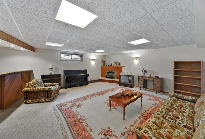 919 Crescent, 3 Bedrooms Bedrooms, 14 Rooms Rooms,3 BathroomsBathrooms,Residential,For Sale,Crescent