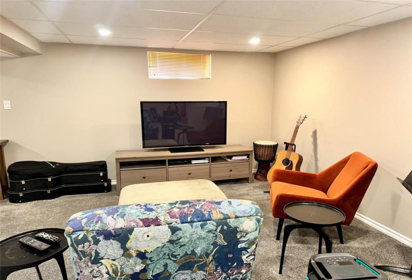 92 Braemar, 3 Bedrooms Bedrooms, 10 Rooms Rooms,1 BathroomBathrooms,Residential,For Sale,Braemar