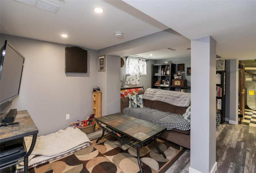 551 Trent, 2 Bedrooms Bedrooms, 9 Rooms Rooms,2 BathroomsBathrooms,Residential,For Sale,Trent