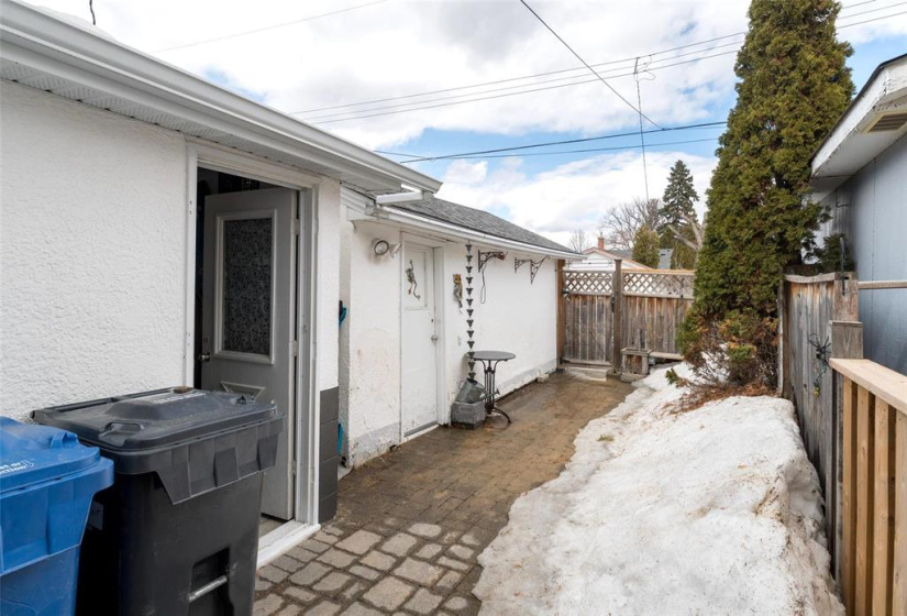 551 Trent, 2 Bedrooms Bedrooms, 9 Rooms Rooms,2 BathroomsBathrooms,Residential,For Sale,Trent