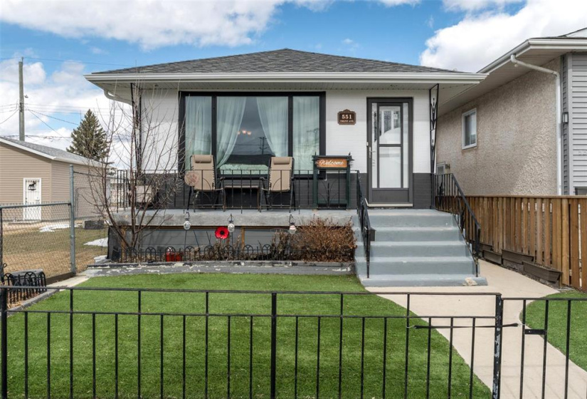 551 Trent, 2 Bedrooms Bedrooms, 9 Rooms Rooms,2 BathroomsBathrooms,Residential,For Sale,Trent