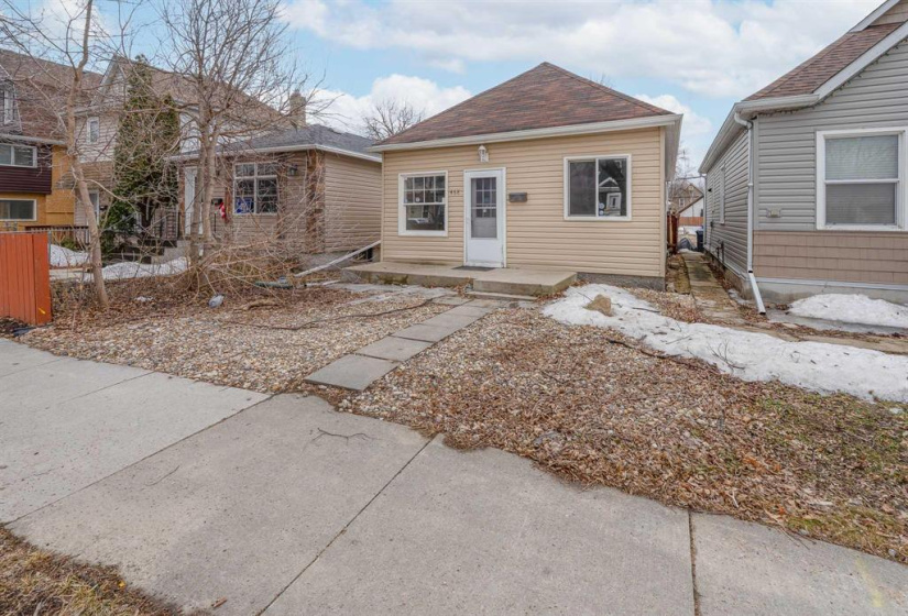 468 Brandon, 2 Bedrooms Bedrooms, 6 Rooms Rooms,1 BathroomBathrooms,Residential,For Sale,Brandon