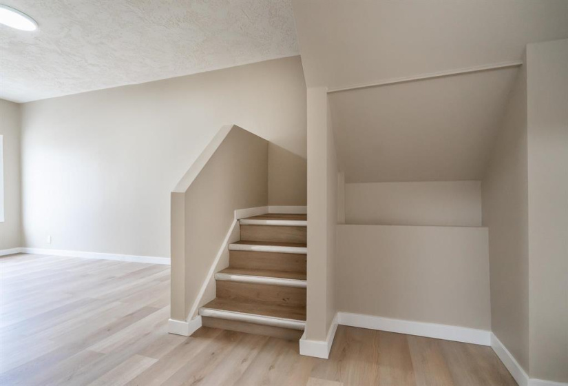 468 Brandon, 2 Bedrooms Bedrooms, 6 Rooms Rooms,1 BathroomBathrooms,Residential,For Sale,Brandon