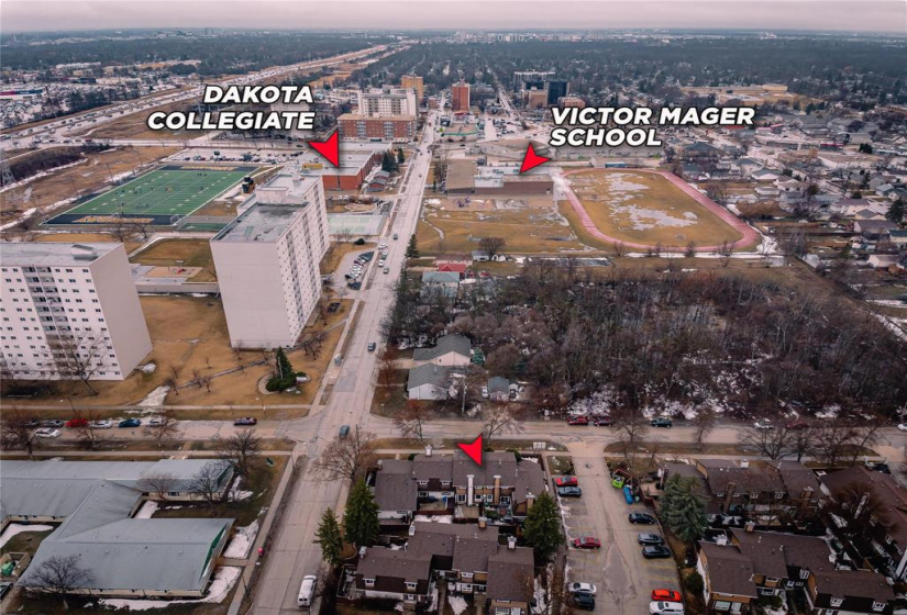 179 Beliveau, 3 Bedrooms Bedrooms, 11 Rooms Rooms,1 BathroomBathrooms,Condominium,For Sale,Beliveau