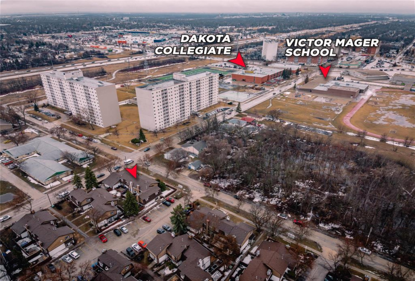 179 Beliveau, 3 Bedrooms Bedrooms, 11 Rooms Rooms,1 BathroomBathrooms,Condominium,For Sale,Beliveau