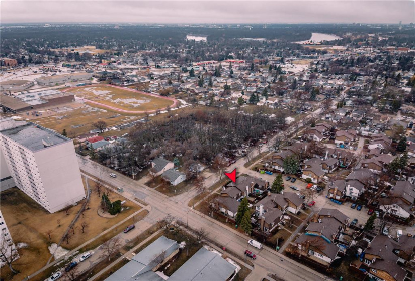 179 Beliveau, 3 Bedrooms Bedrooms, 11 Rooms Rooms,1 BathroomBathrooms,Condominium,For Sale,Beliveau