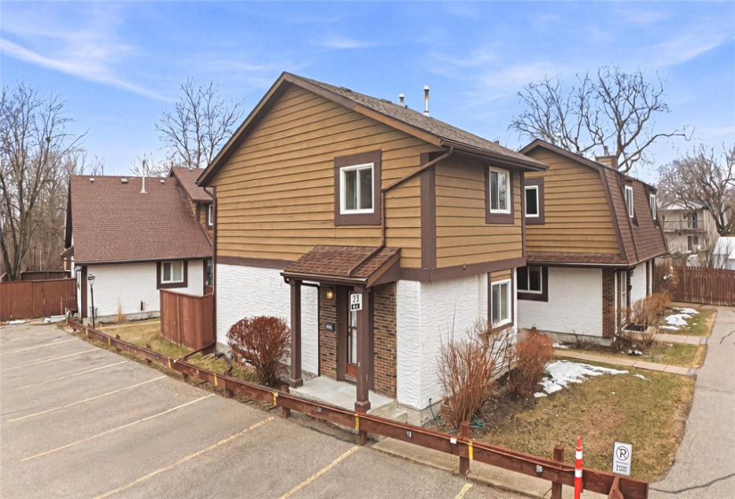 33 Eric, 2 Bedrooms Bedrooms, 7 Rooms Rooms,1 BathroomBathrooms,Condominium,For Sale,Eric