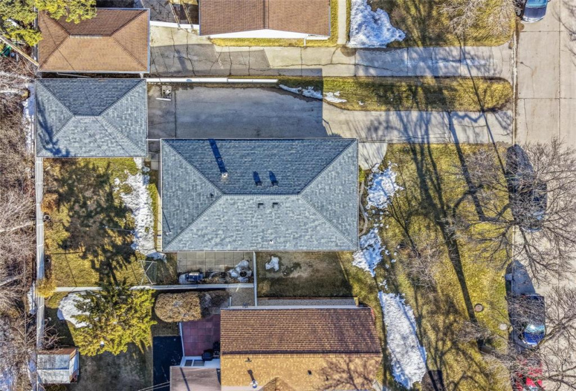 Aerial view of 15 Thackeray.