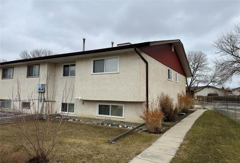 20 Whiteway, 2 Bedrooms Bedrooms, 5 Rooms Rooms,1 BathroomBathrooms,Residential,For Sale,Whiteway