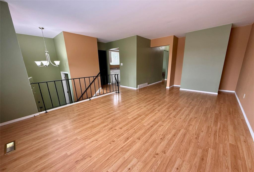 20 Whiteway, 2 Bedrooms Bedrooms, 5 Rooms Rooms,1 BathroomBathrooms,Residential,For Sale,Whiteway