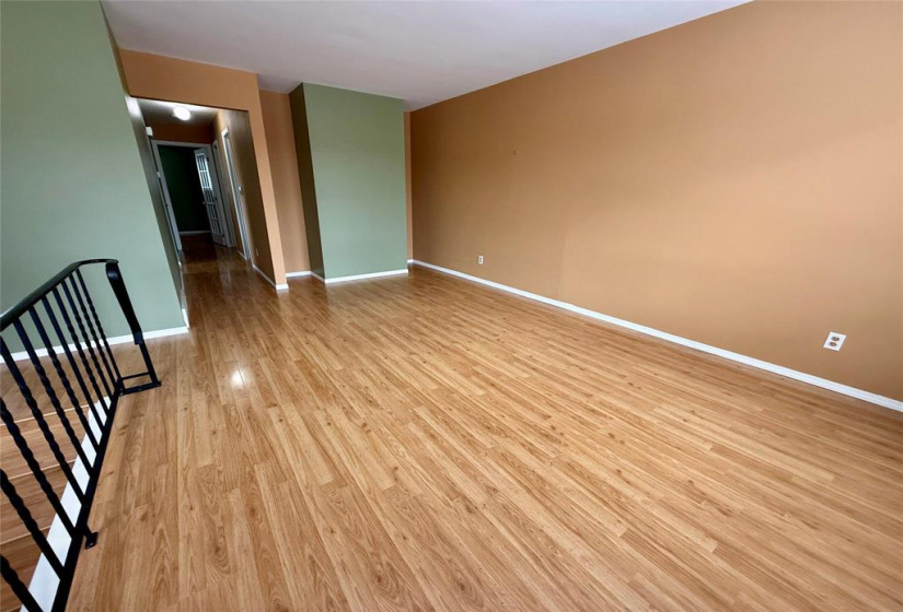 20 Whiteway, 2 Bedrooms Bedrooms, 5 Rooms Rooms,1 BathroomBathrooms,Residential,For Sale,Whiteway