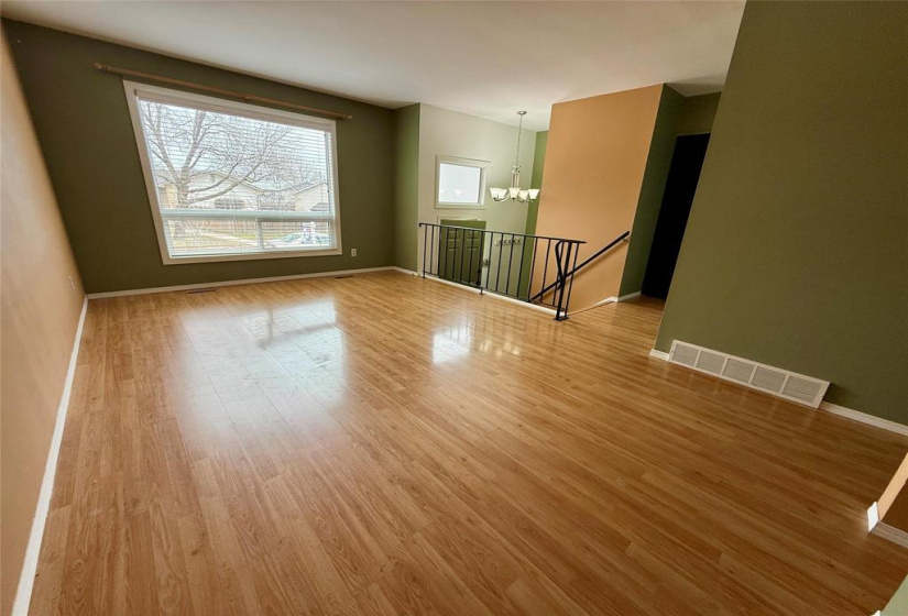 20 Whiteway, 2 Bedrooms Bedrooms, 5 Rooms Rooms,1 BathroomBathrooms,Residential,For Sale,Whiteway