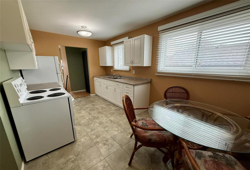 20 Whiteway, 2 Bedrooms Bedrooms, 5 Rooms Rooms,1 BathroomBathrooms,Residential,For Sale,Whiteway