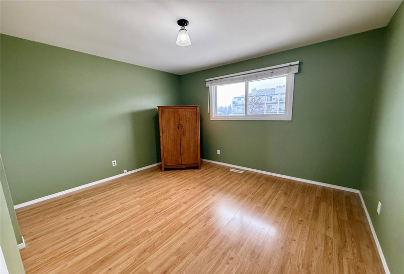 20 Whiteway, 2 Bedrooms Bedrooms, 5 Rooms Rooms,1 BathroomBathrooms,Residential,For Sale,Whiteway