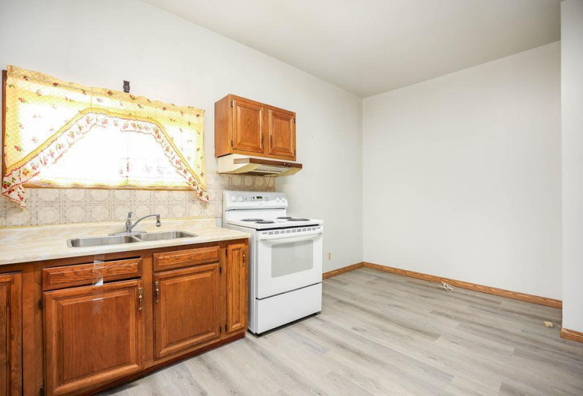 395 Toronto, 3 Bedrooms Bedrooms, 7 Rooms Rooms,1 BathroomBathrooms,Residential,For Sale,Toronto