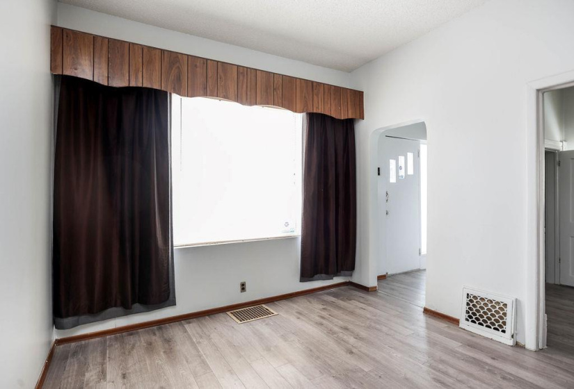 395 Toronto, 3 Bedrooms Bedrooms, 7 Rooms Rooms,1 BathroomBathrooms,Residential,For Sale,Toronto