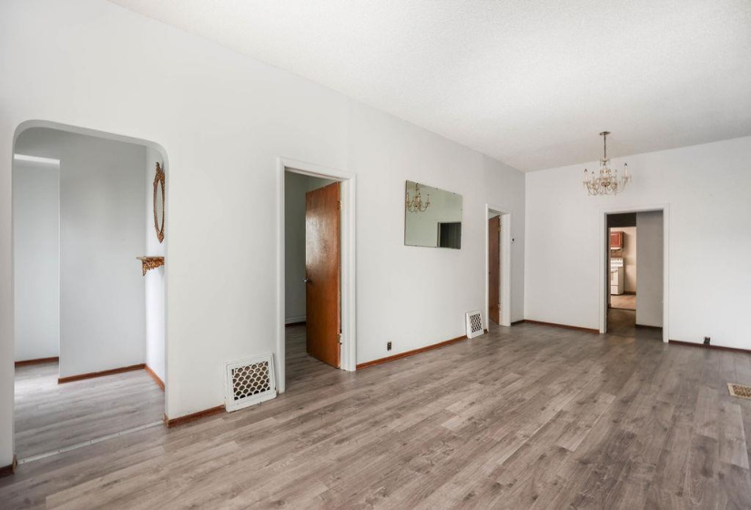 395 Toronto, 3 Bedrooms Bedrooms, 7 Rooms Rooms,1 BathroomBathrooms,Residential,For Sale,Toronto