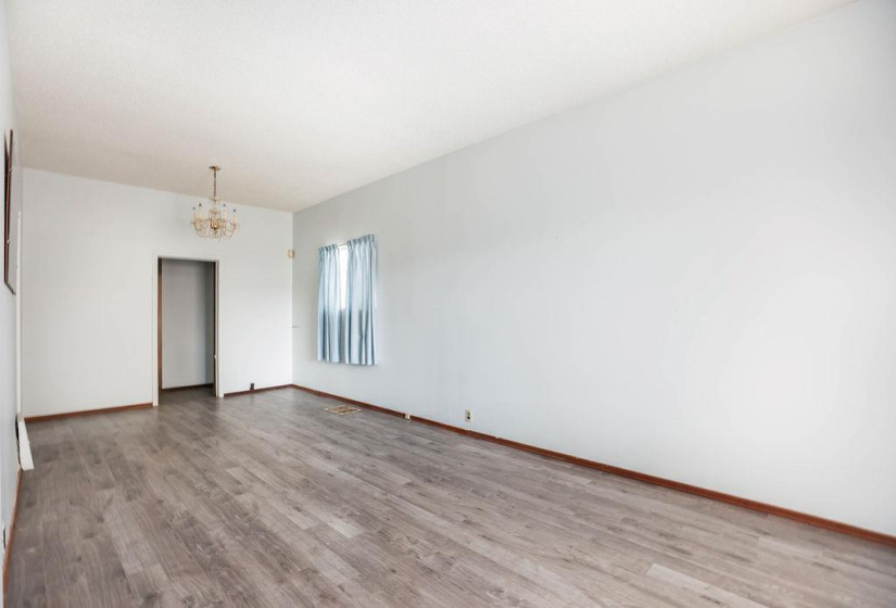 395 Toronto, 3 Bedrooms Bedrooms, 7 Rooms Rooms,1 BathroomBathrooms,Residential,For Sale,Toronto