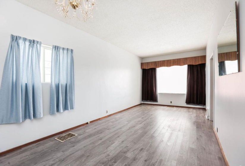 395 Toronto, 3 Bedrooms Bedrooms, 7 Rooms Rooms,1 BathroomBathrooms,Residential,For Sale,Toronto