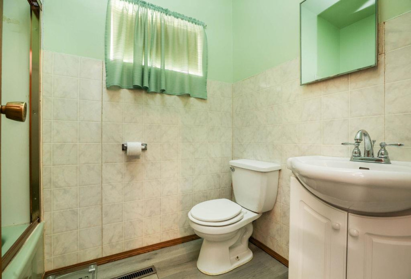 395 Toronto, 3 Bedrooms Bedrooms, 7 Rooms Rooms,1 BathroomBathrooms,Residential,For Sale,Toronto