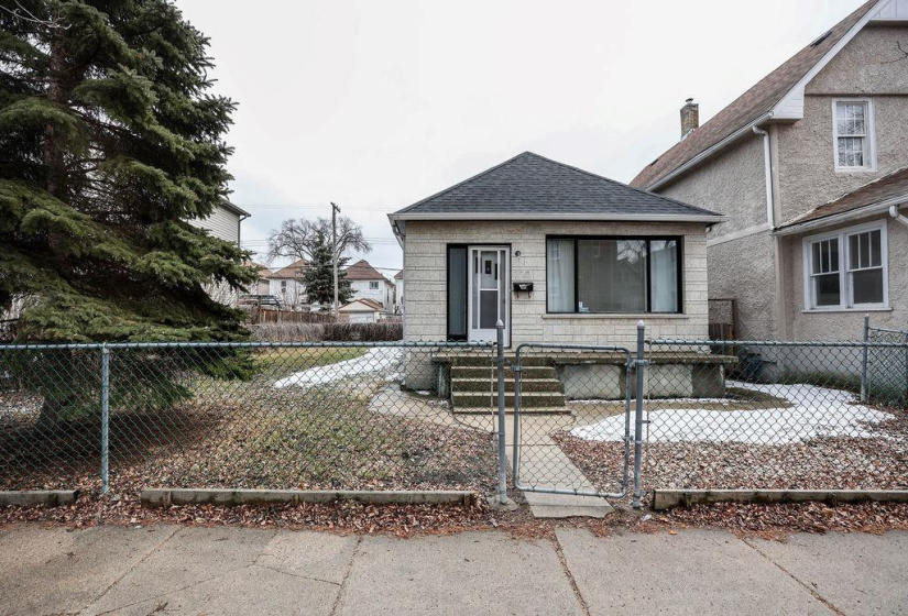 395 Toronto, 3 Bedrooms Bedrooms, 7 Rooms Rooms,1 BathroomBathrooms,Residential,For Sale,Toronto