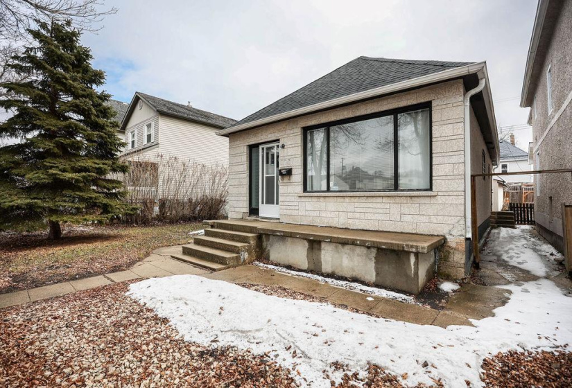 395 Toronto, 3 Bedrooms Bedrooms, 7 Rooms Rooms,1 BathroomBathrooms,Residential,For Sale,Toronto