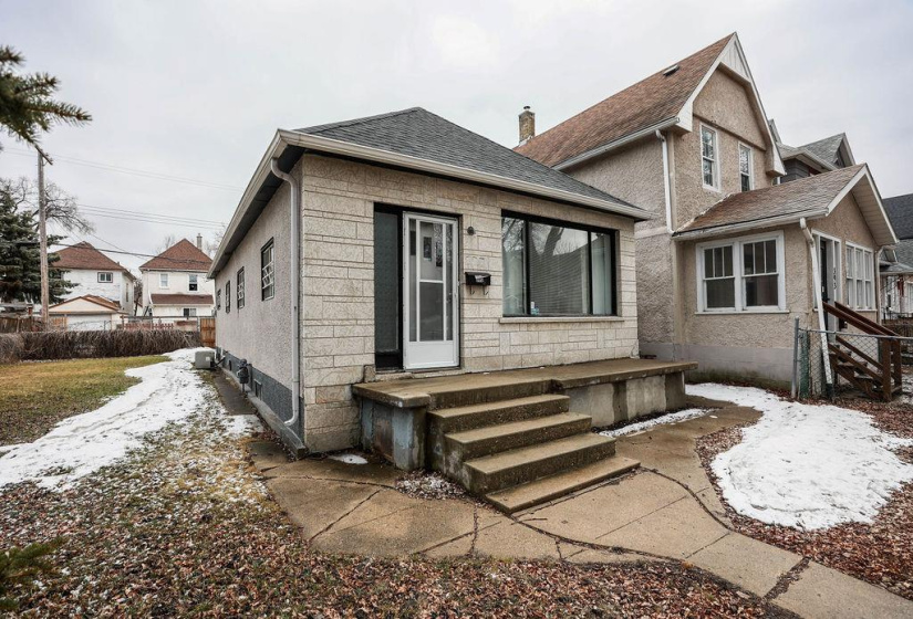 395 Toronto, 3 Bedrooms Bedrooms, 7 Rooms Rooms,1 BathroomBathrooms,Residential,For Sale,Toronto