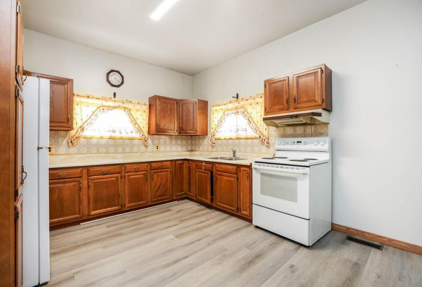 395 Toronto, 3 Bedrooms Bedrooms, 7 Rooms Rooms,1 BathroomBathrooms,Residential,For Sale,Toronto