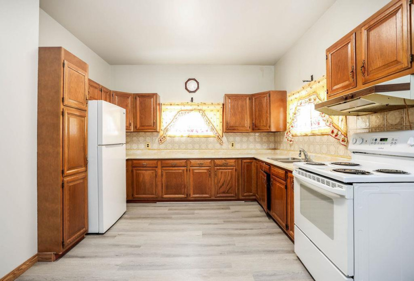 395 Toronto, 3 Bedrooms Bedrooms, 7 Rooms Rooms,1 BathroomBathrooms,Residential,For Sale,Toronto