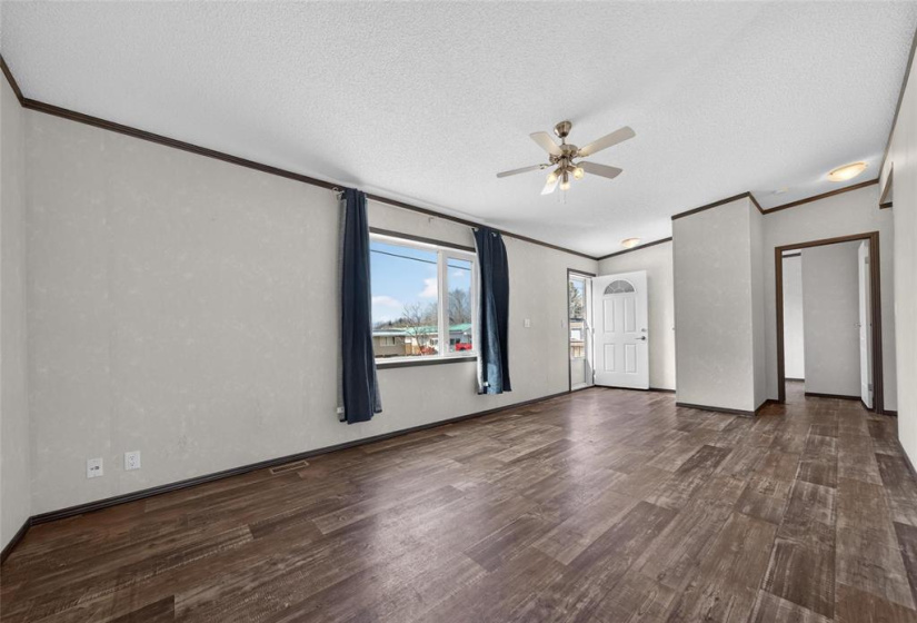 412 Seine, 3 Bedrooms Bedrooms, 9 Rooms Rooms,2 BathroomsBathrooms,Residential,For Sale,Seine