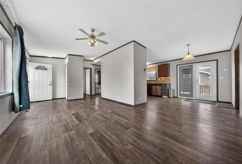 412 Seine, 3 Bedrooms Bedrooms, 9 Rooms Rooms,2 BathroomsBathrooms,Residential,For Sale,Seine