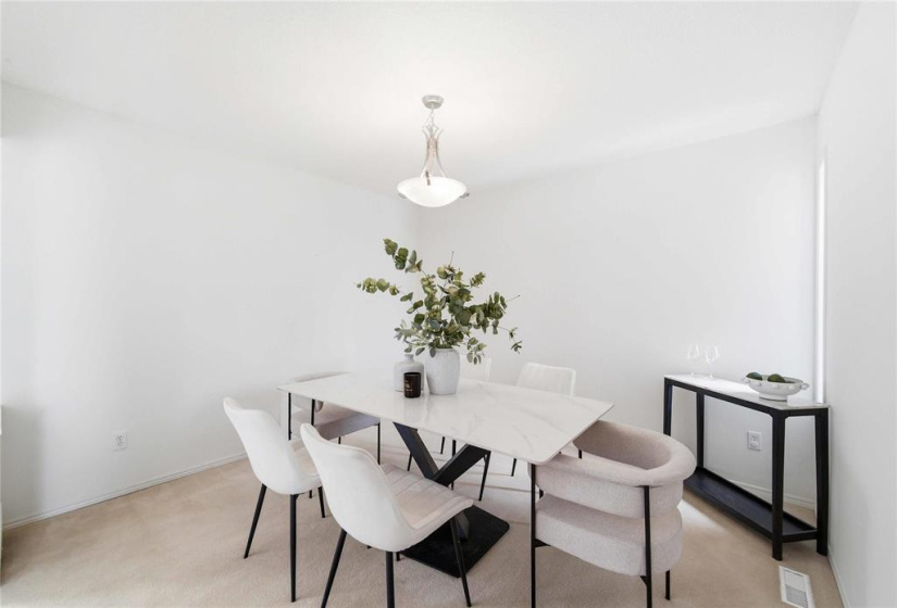 900 Scurfield, 3 Bedrooms Bedrooms, 11 Rooms Rooms,2 BathroomsBathrooms,Residential,For Sale,Scurfield