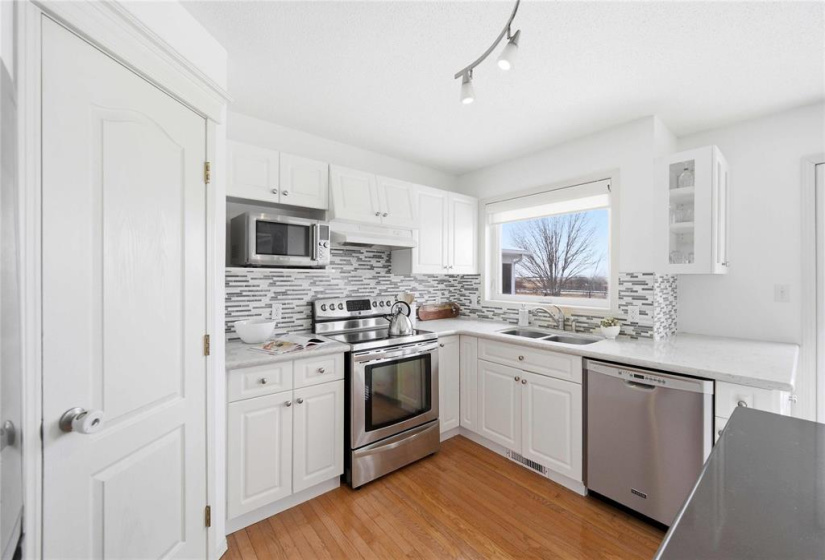 900 Scurfield, 3 Bedrooms Bedrooms, 11 Rooms Rooms,2 BathroomsBathrooms,Residential,For Sale,Scurfield