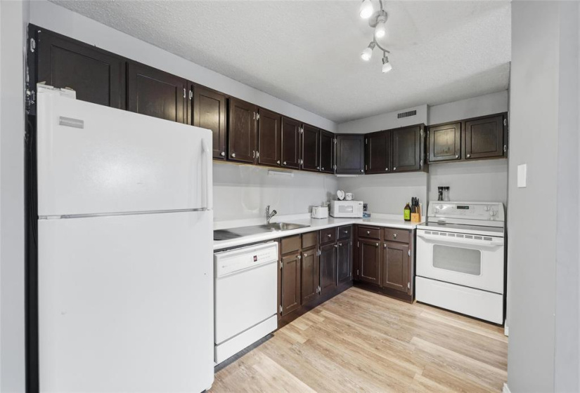 225 Princeton, 1 Bedroom Bedrooms, 5 Rooms Rooms,1 BathroomBathrooms,Condominium,For Sale,Princeton