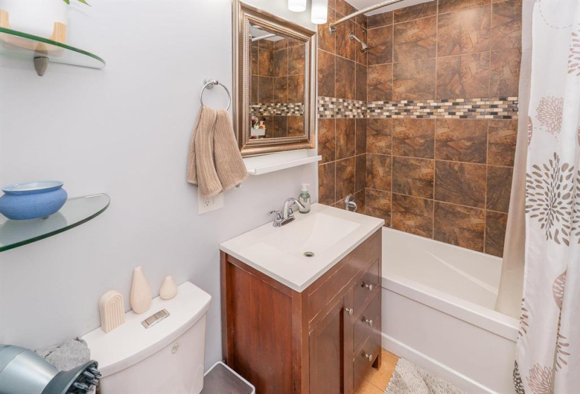 23 McCurdy, 3 Bedrooms Bedrooms, 10 Rooms Rooms,2 BathroomsBathrooms,Residential,For Sale,McCurdy