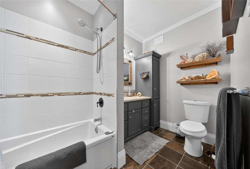 Main 4pc bath with heated tile floors.