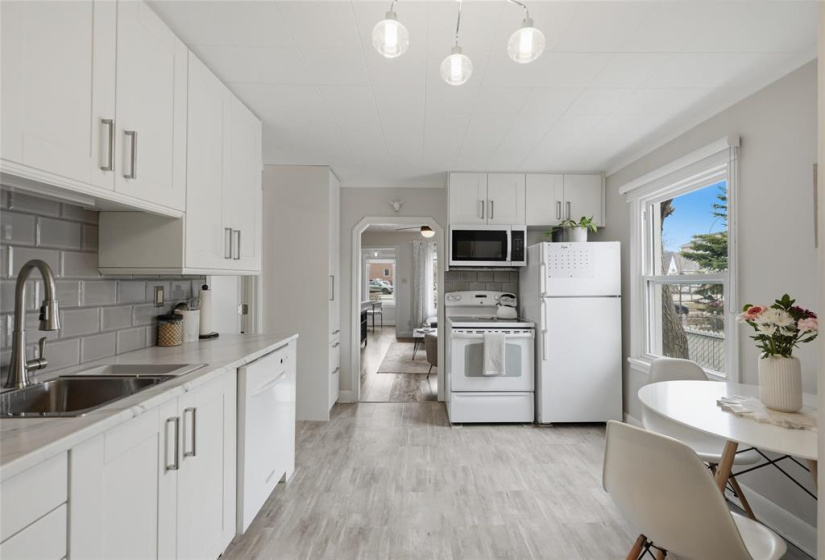 1001 Boston, 2 Bedrooms Bedrooms, 6 Rooms Rooms,1 BathroomBathrooms,Residential,For Sale,Boston