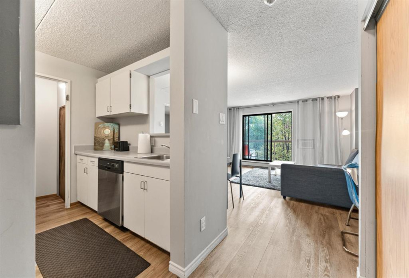 77 Edmonton, 1 Bedroom Bedrooms, 6 Rooms Rooms,2 BathroomsBathrooms,Condominium,For Sale,Edmonton