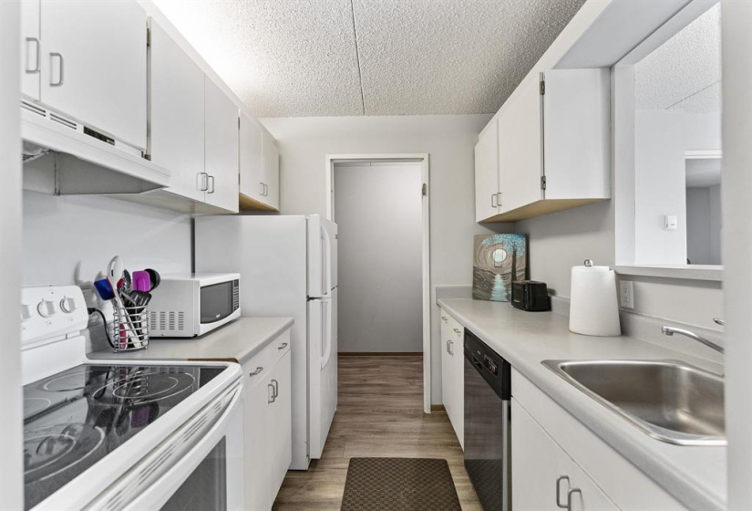 77 Edmonton, 1 Bedroom Bedrooms, 6 Rooms Rooms,2 BathroomsBathrooms,Condominium,For Sale,Edmonton