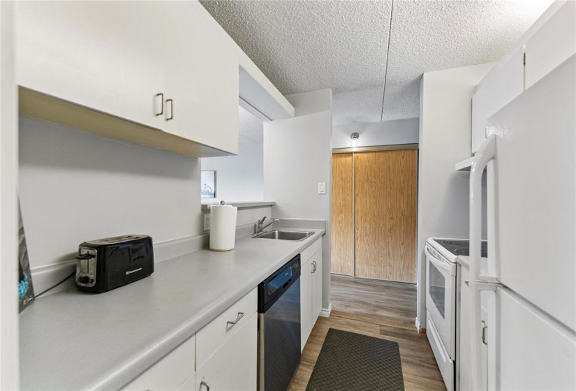 77 Edmonton, 1 Bedroom Bedrooms, 6 Rooms Rooms,2 BathroomsBathrooms,Condominium,For Sale,Edmonton