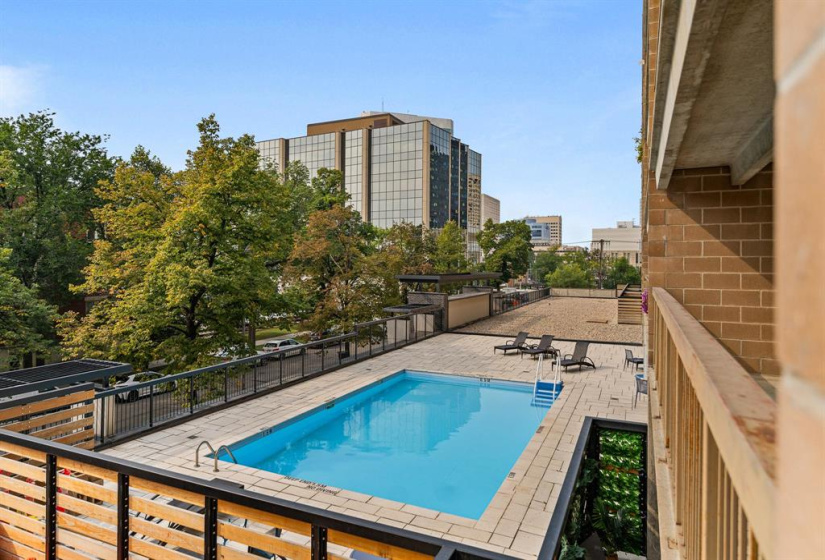 77 Edmonton, 1 Bedroom Bedrooms, 6 Rooms Rooms,2 BathroomsBathrooms,Condominium,For Sale,Edmonton