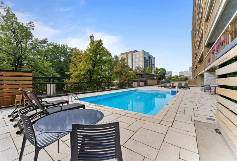 77 Edmonton, 1 Bedroom Bedrooms, 6 Rooms Rooms,2 BathroomsBathrooms,Condominium,For Sale,Edmonton