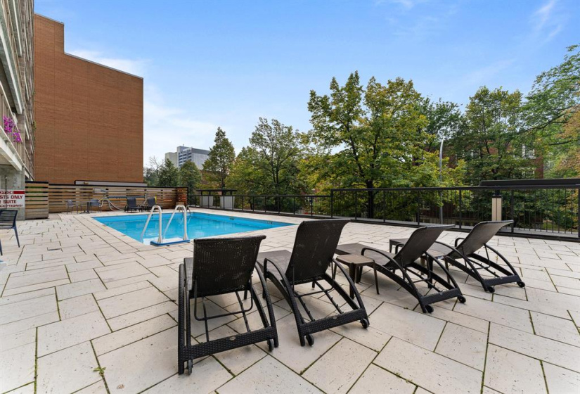 77 Edmonton, 1 Bedroom Bedrooms, 6 Rooms Rooms,2 BathroomsBathrooms,Condominium,For Sale,Edmonton