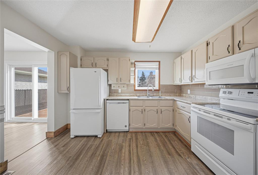 Large eat-in kitchen