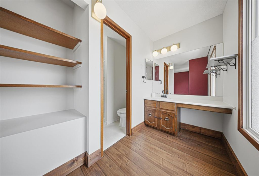 Walk-through ensuite bath