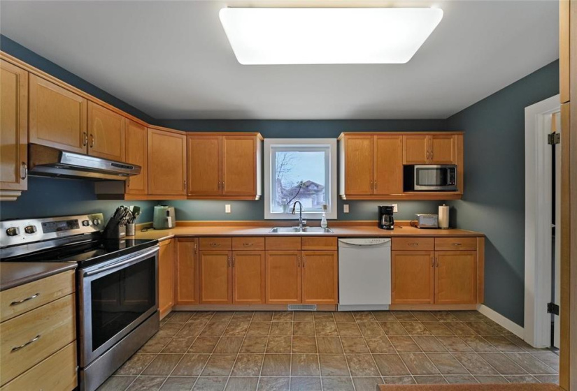 832 Ashworth, 3 Bedrooms Bedrooms, 11 Rooms Rooms,2 BathroomsBathrooms,Residential,For Sale,Ashworth