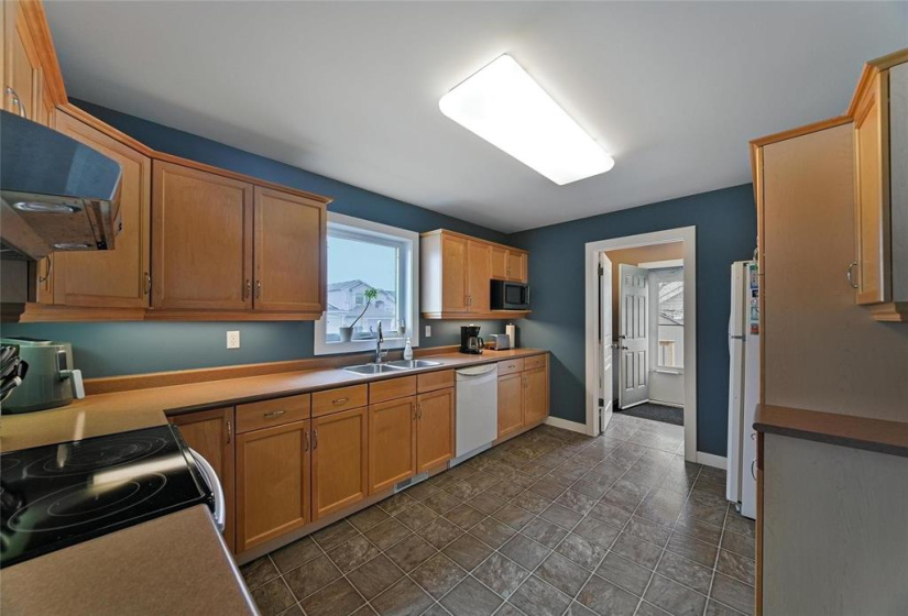 832 Ashworth, 3 Bedrooms Bedrooms, 11 Rooms Rooms,2 BathroomsBathrooms,Residential,For Sale,Ashworth