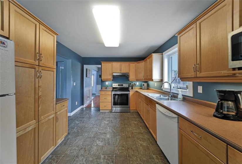 832 Ashworth, 3 Bedrooms Bedrooms, 11 Rooms Rooms,2 BathroomsBathrooms,Residential,For Sale,Ashworth