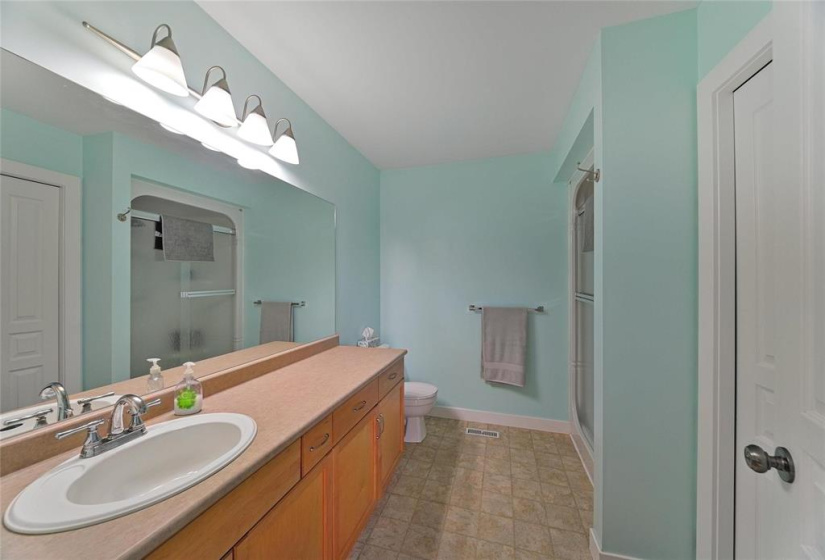 832 Ashworth, 3 Bedrooms Bedrooms, 11 Rooms Rooms,2 BathroomsBathrooms,Residential,For Sale,Ashworth